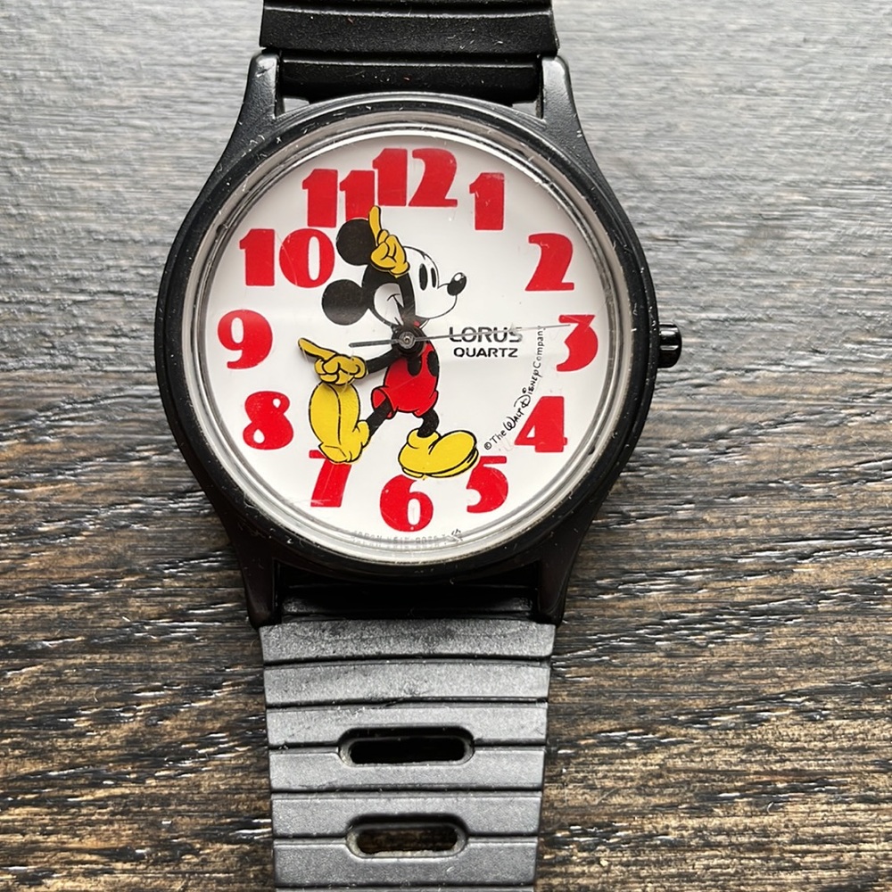 Great condition! Vintage Mickey Mouse Lorus Quartz unisex watch